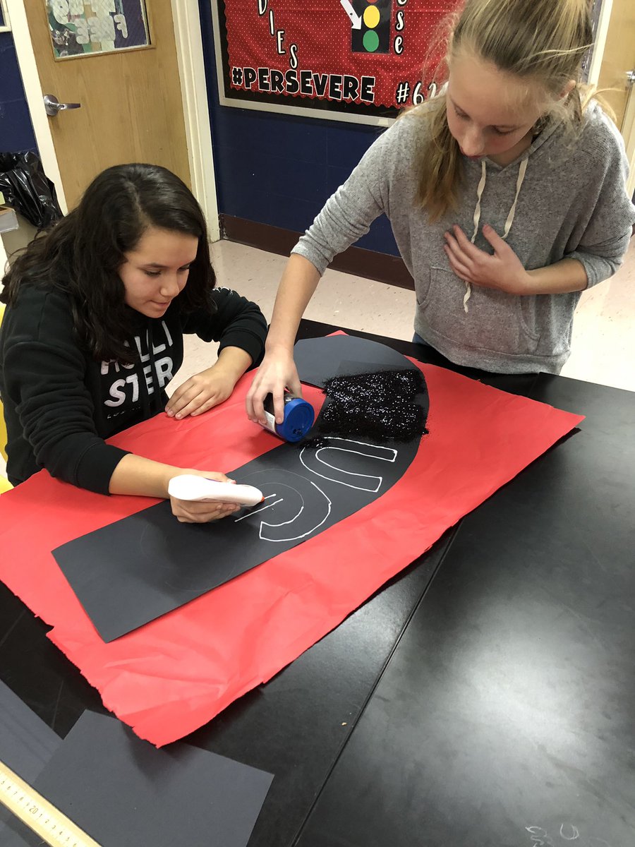 MsAbrahamChip's tweet photo. Teamwork makes the Dream Work! #redribbonweek2018 #doordecorating #teamjusticeleague #persevere #8thgrade https://t.co/nfY2w0yzof