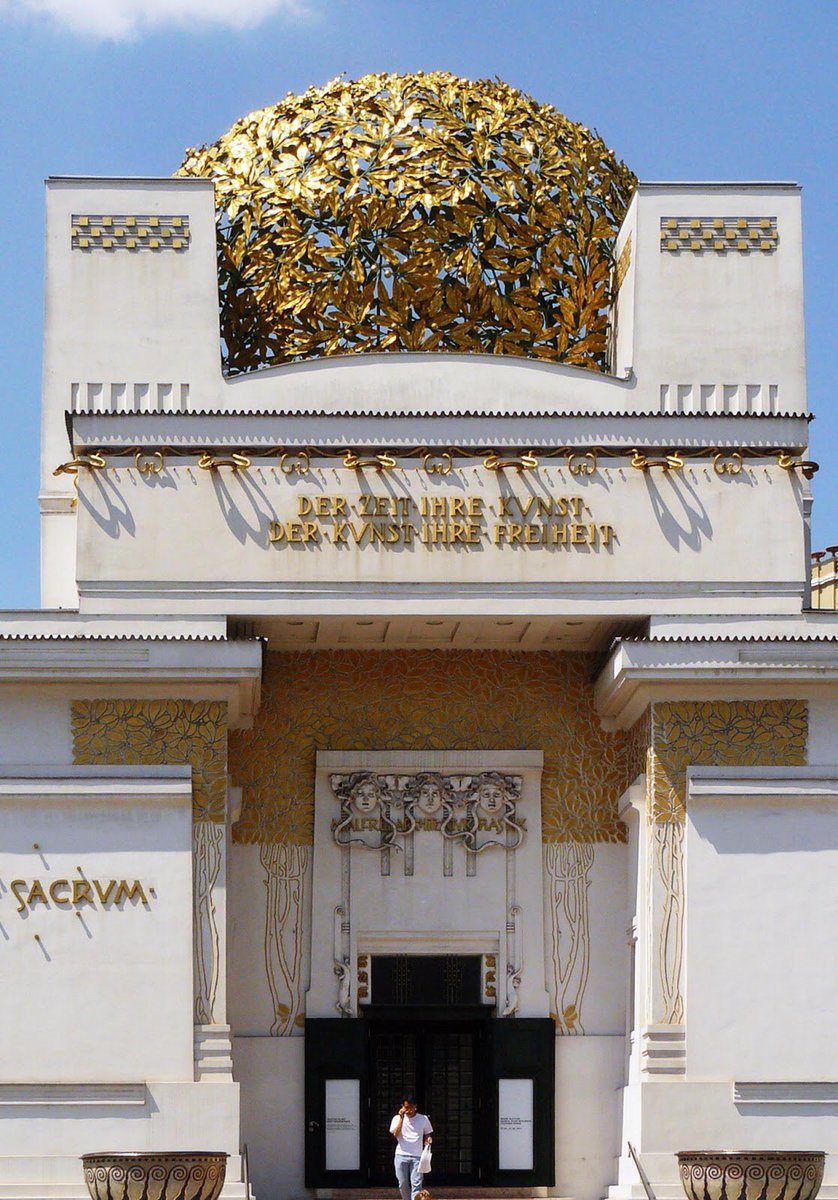Solucionista_'s tweet photo. A cada tiempo, su arte. A cada arte, su libertad.
("Der Zeit ihre Kunst, der Kunst ihre Freiheit").
#Secesión #Secessionsstil #arquitectura #arte #Viena. https://t.co/0un8M4D4w2