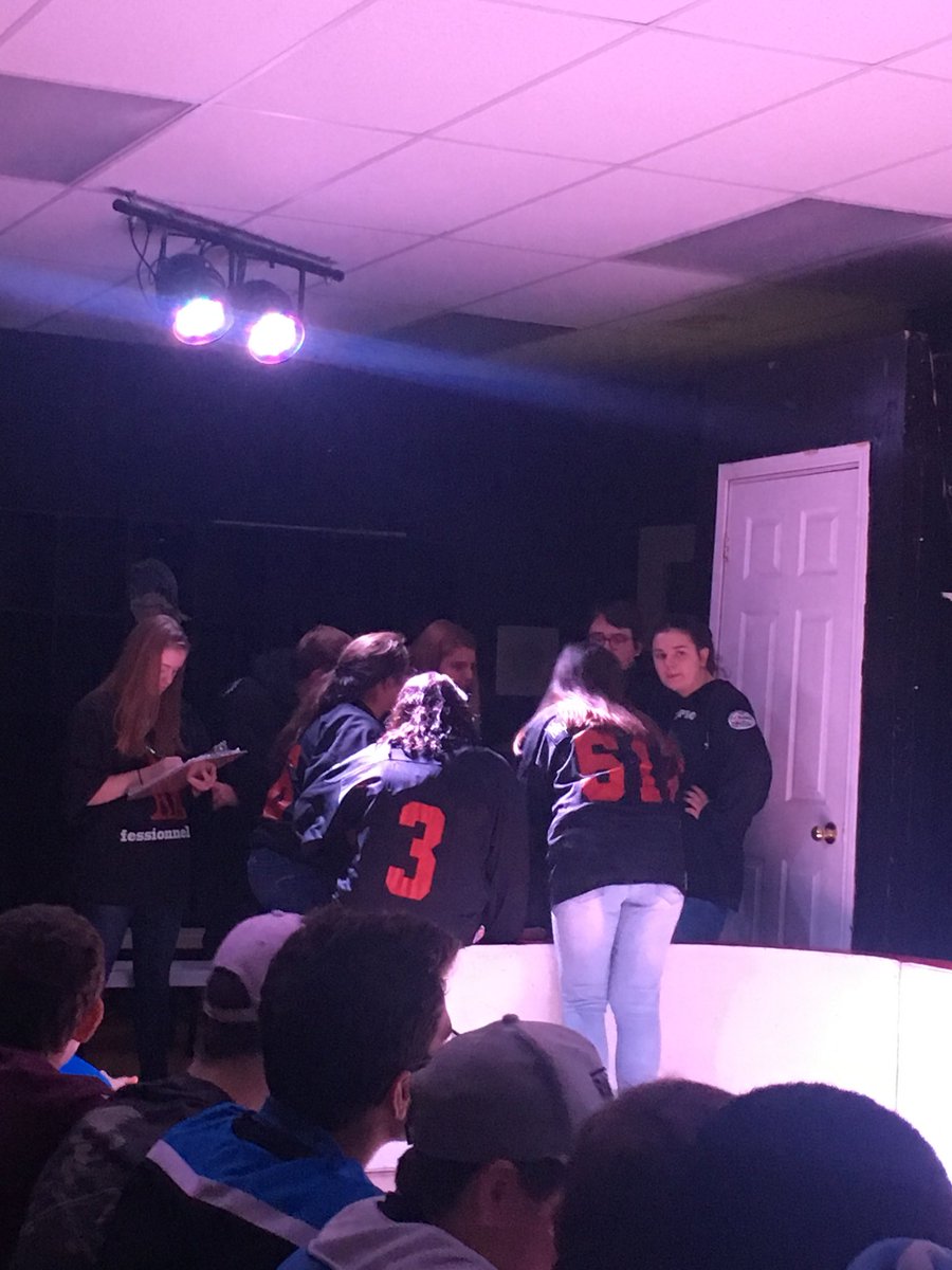 FCharlebois07's tweet photo. Premier tournoi d’impro de la saison 2018-2019. Belle performance de nos IMPROfessionnel du @ESCLeRelais avec 1 belle victoire et 1 défaite. Très fier de leur performance! #csdceo #ImproCSDCEO #LesProfsNePeuventPasJouer #JétaisPresquUtile https://t.co/RsgjTrgx5C