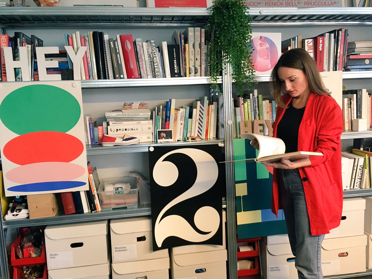 Alex Trochut <a href="/AlexTrochut/">Alex Trochut</a> és al top ten dels dissenyadors gràfics més influents. L'hem portat al @museudeldisseny on conserven la tipografia revolucionària que va crear el seu avi. I amb <a href="/Heystudio/">Hey</a> i <a href="/BlancFest/">Blanc!</a> hem analitzat l'escena del disseny barceloní. ccma.cat/tv3/alacarta/a…