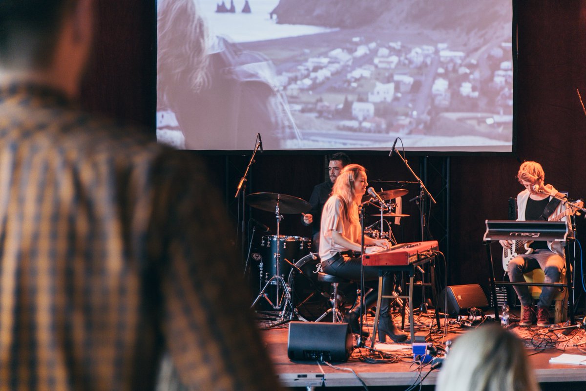 Morgen op het <a href="/N_F_F/">Noordelijk Film Festival</a> 15.30u <a href="/NeushoornLwd/">Neushoorn</a> café De Backstage gratis live optredens van performers (dichters, muzikanten) bij unieke historische beelden uit de noordelijke filmarchieven: @frsfilmarchief @gavarch
@drentsarchief

Kijk hier wie er optreden: noordelijkfilmfestival.nl/films/noordeli…