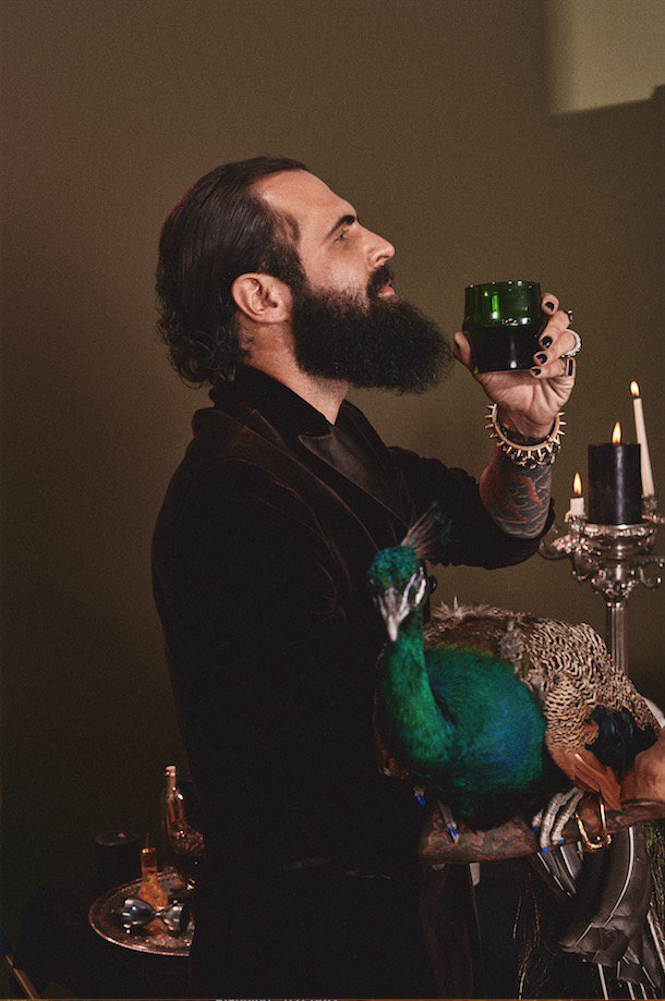 What's better than Monte and a peacock at your #Halloween party? Niente. #AmaroMontenegro #MakeItWithMonte