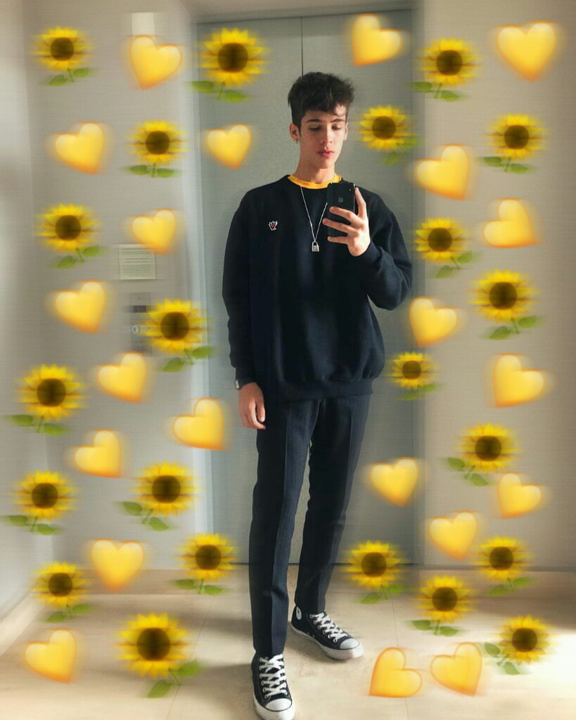 joaoguiwtf's tweet photo. p quem quiser o meu ícon do perfil 
eu maravilindaaa fiz 
#MPN #JoaoGuilherme https://t.co/1JenqwR1EB