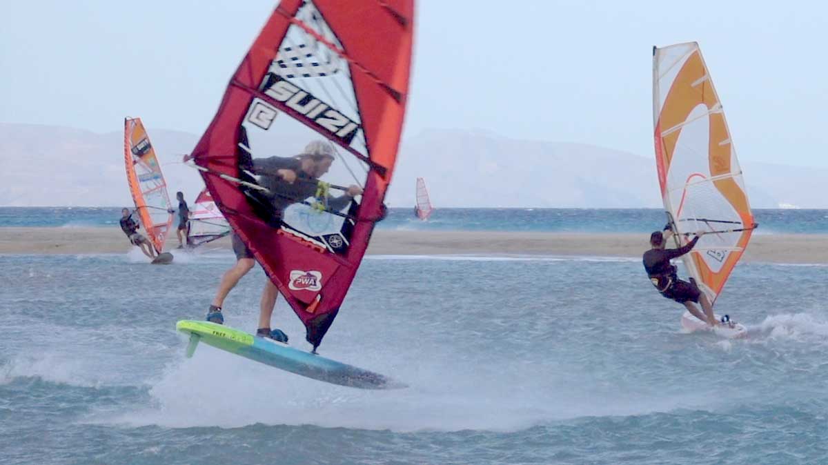 Not sure how he manages to pop three times...What a triple combo by Balz Müller. Air Funnell into Burner into Funnell: continentseven.com/air-funnell-in…