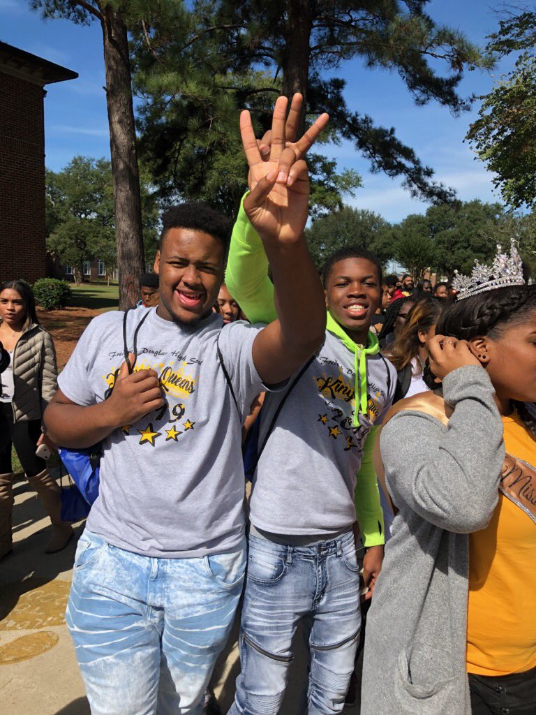 APSITTonya's tweet photo. Class of 2019 @apsDouglassHigh Seniors Leveling ⬆️ @FVSU College Tour #collegebound #exploringcollege #astros⁠ ⁠ #preparing @APS_HighSchools @apsupdate @FVSU @librabroyster @T_Marie40 @DouglassHSMedia https://t.co/32otGPffgN