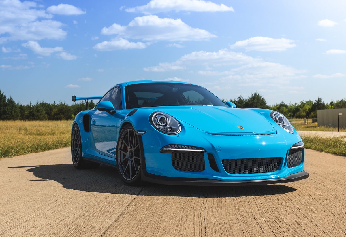 ForgelineWheels's tweet photo. Sprechen sie Deutsch? #T1RaceDevelopment tunes imports -- like this #Porsche #911GT3RS on #Forgeline #monoblock #centerlock #GS1R! https://t.co/COaA8uX2UR https://t.co/b6HHQuZzI6
