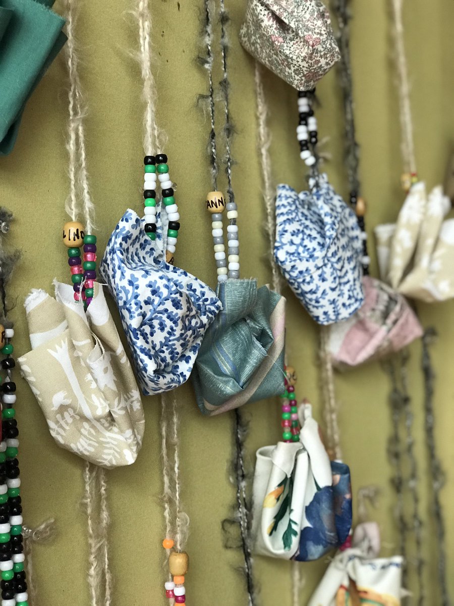 HinderYYC's tweet photo. Ss create their own version of a medicine bag to hold one treasure to be found at Griffith Woods tomorrow.  We will keep our found treasures close to our hearts as a reminder of the cnx we share with our non~human world. #cbeEarthPlay #CBEIndigenousEd #CBELiteracy #getoutside https://t.co/RX8G6hYqGr