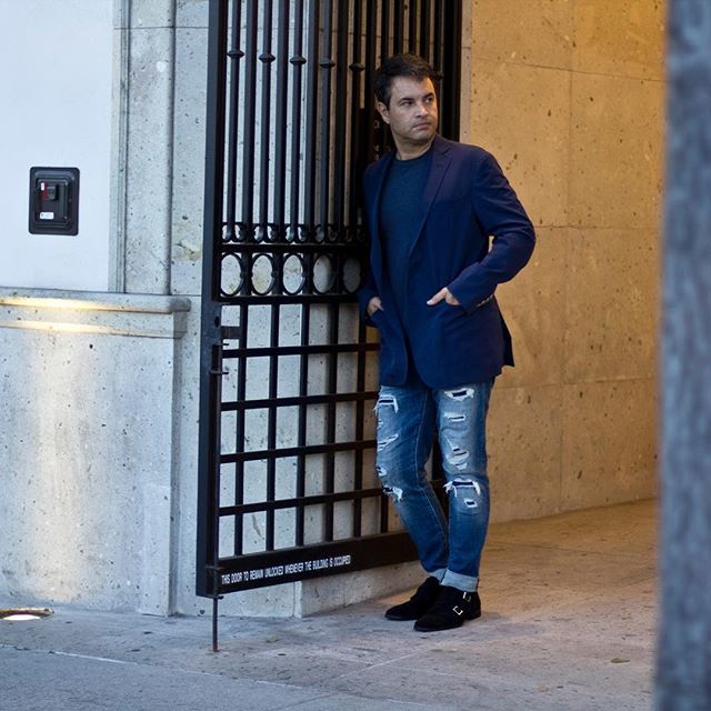 douglaslagoscom's tweet photo. Back in LaLaLand. How I love this city, well as much as I love Miami. 📷 @RossanaVanoni
.
.
.
.
. #mensfashion #menswear #mensweardaily #menwithstreetstyle #mensfashionpost #mensstyleguide #mensstyle #douglaslagos #dlagosstyle #menslook #menwithclass #losangelesblogger #lablo… https://t.co/yyKIgcz3vj