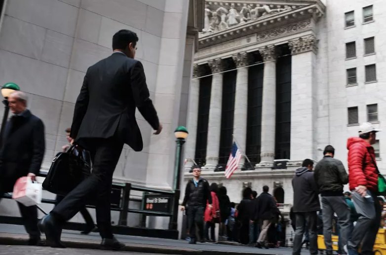 US Stocks Fall Sharply As Tech Investors Lose Confidence buzzfeednews.com/article/daveya… via <a href="/daveyalba/">Davey Alba</a>