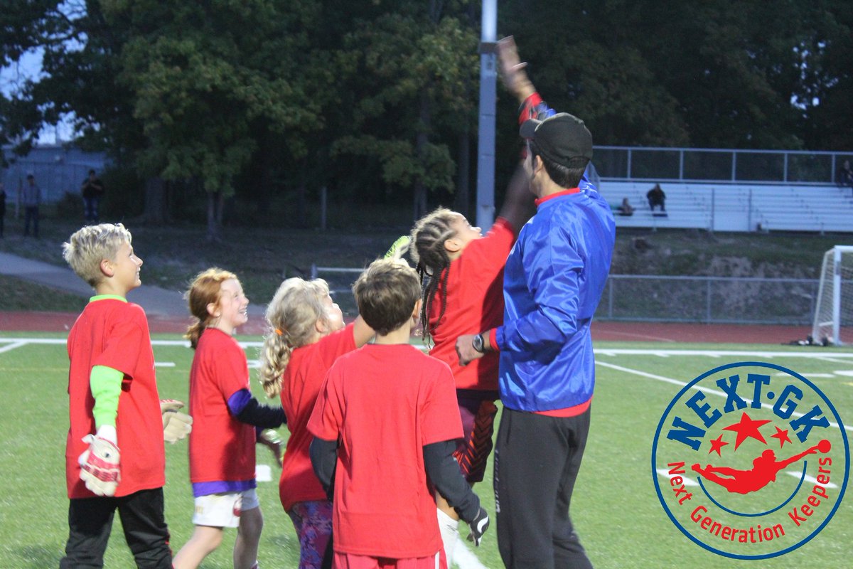 NextGKschool's tweet image. #learningwhilehavingfun #NextGKschool #fun #NextGenerationKeepers #gkdevelopment #friends #healthyenvironment #uhlsport #number1 #goalkeeper