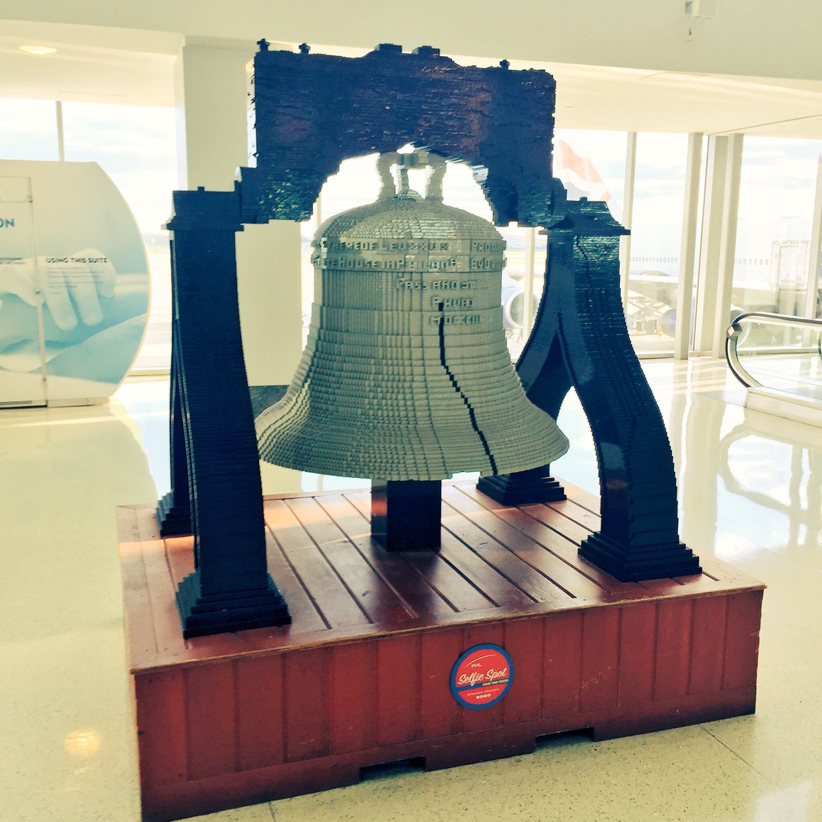 leemporter's tweet photo. Gonna miss ya, Philly. Here we come, London. #EaglesEverywhere #FlyEaglesFly⁠ ⁠ #HeyLondon https://t.co/zGLRK3lwOU https://t.co/zDR67Esaxz