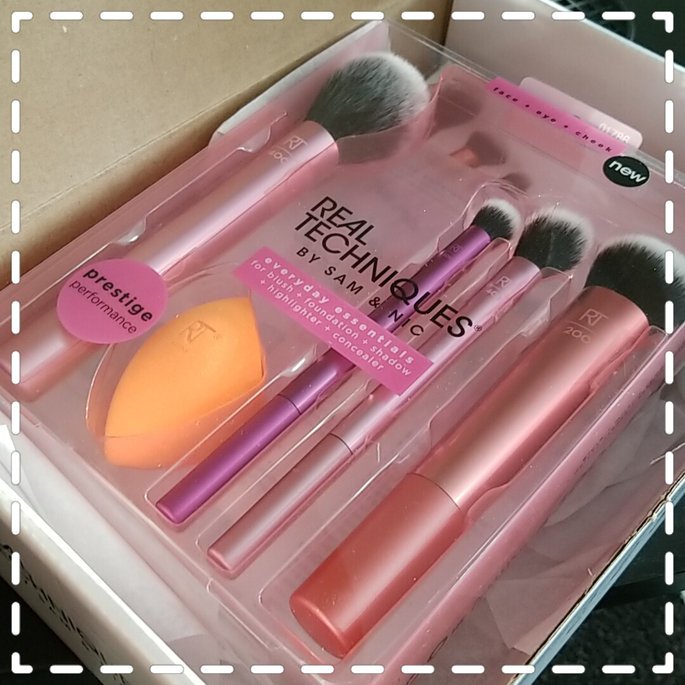 ajstremke's tweet photo. Super excited to test out my new makeup brushes from @realtechniques and @influenster ! #RTtoolUp #RealTechniques #contest #complimentary I received these complimentary in exchange for my honest opinion. https://t.co/RrNnXfj4Nl