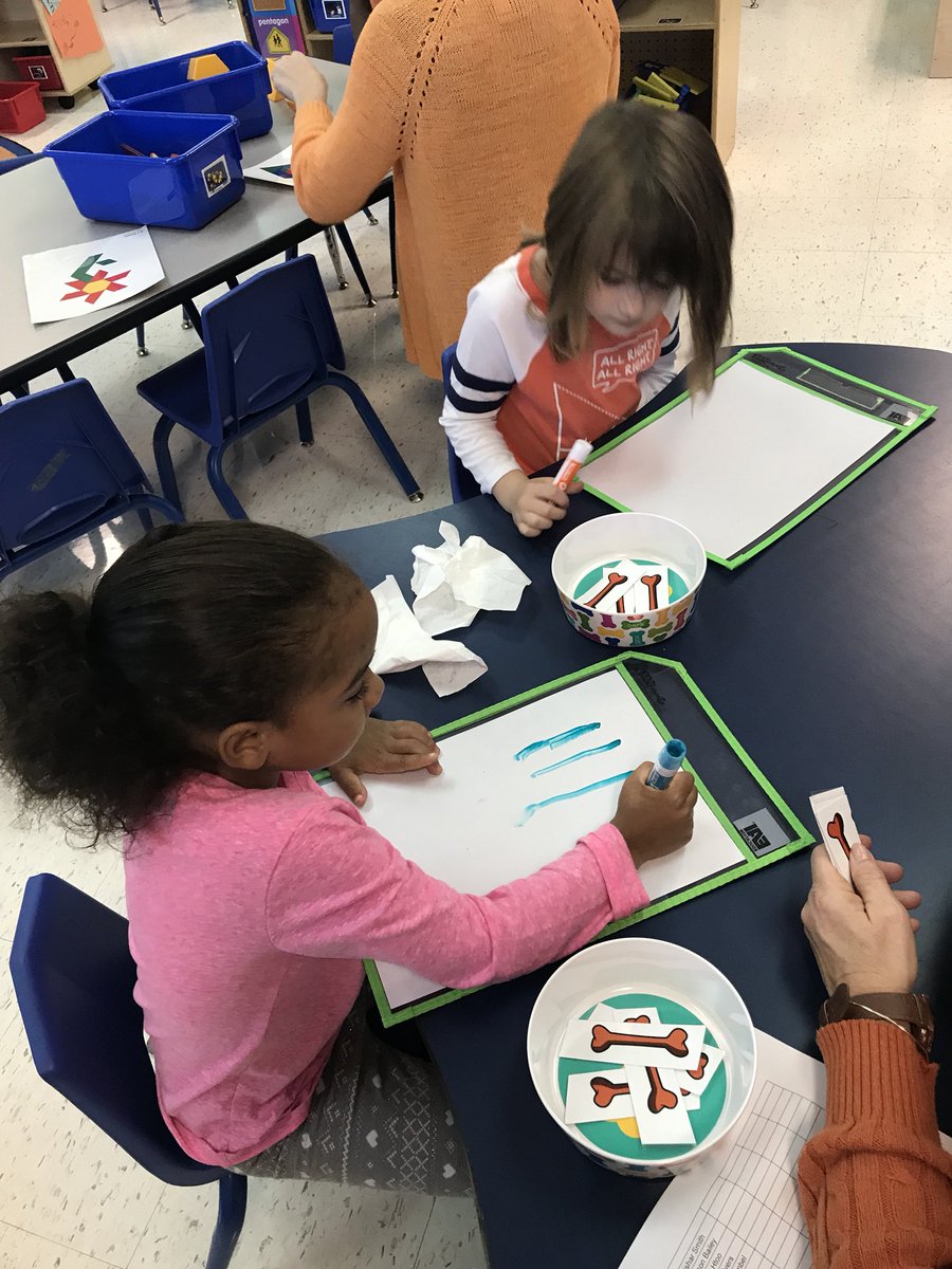 MrsAlfordprek's tweet photo. Counting dog bones and making tally marks! #petunit #preschoolmath https://t.co/aDR43o3nQJ