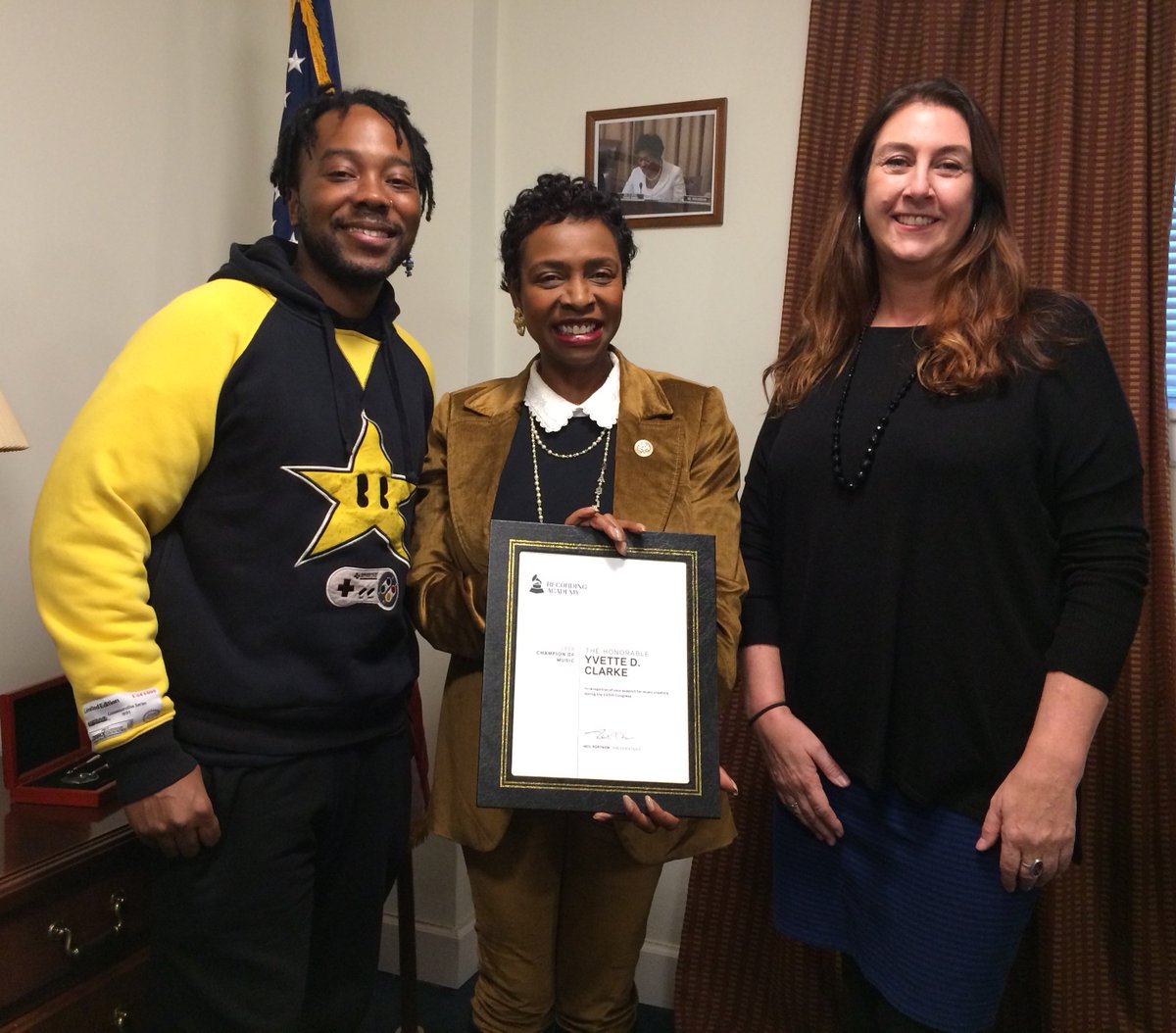 RichardBarone's tweet image. Today is @GRAMMYAdvocacy #DistrictAdvocate Day. I'm so proud of my #NYChapter teams! Here are @RepYvetteClarke w/ #ChazCleveland &amp;amp; #KatherineTurman; Marie Figueroa &amp;amp; Maron Alemu of @RepJeffries office snapped by #MeganWolford, presented w/ certificates of gratitude.@RecordingAcad