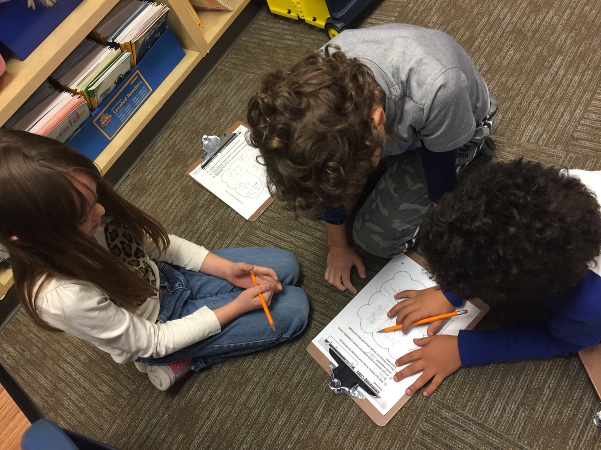 MrsTurcott3rd's tweet photo. I love seeing students collaborate with each other! It makes my ❤️ happy! #jbsrocks https://t.co/RSj1bqKO0H