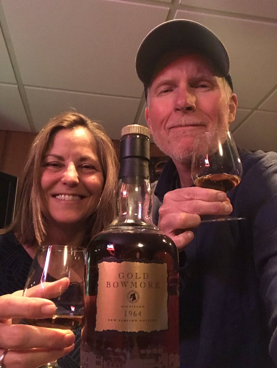 JohnHansell's tweet photo. How do we celebrate the birth of our first grandchild from a whisky standpoint? We open up a bottle of Gold @bowmore, that’s how. If now’s not the time, it never will be. #lostprofits https://t.co/Iaqrnkn4nx