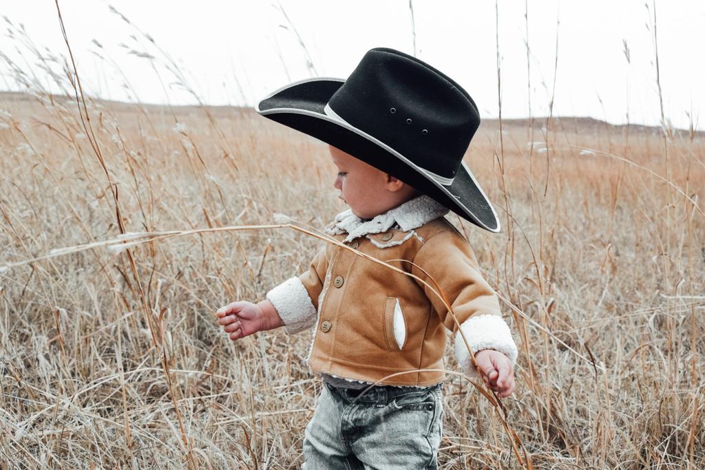 skyehitchcock's tweet photo. Little man loved helping move cows today🐄 https://t.co/UjxSGK3oeq