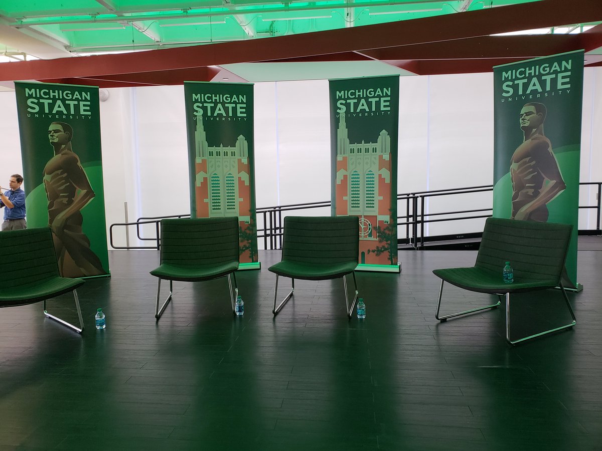 MSUBroadCollege's tweet photo. The stage is set for the 2018 #Detroit #msuexecforum featuring @atwaterbeer @BellsBrewery @BrewExport @northpeakbeer @msubroadcollege #BroadSpartans https://t.co/Bf7YkJB4hR