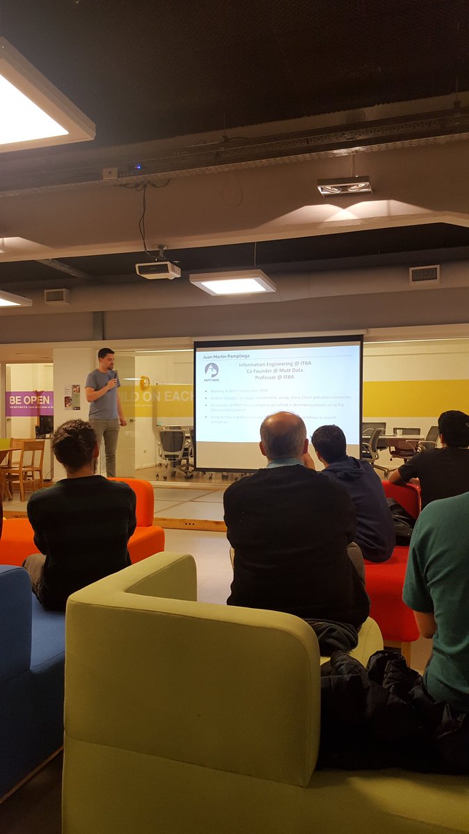 dtluyo's tweet photo. Acá empieza la magia @juanpampliega #Muttdata #BigDataMeetup https://t.co/8sDjjrm4z8