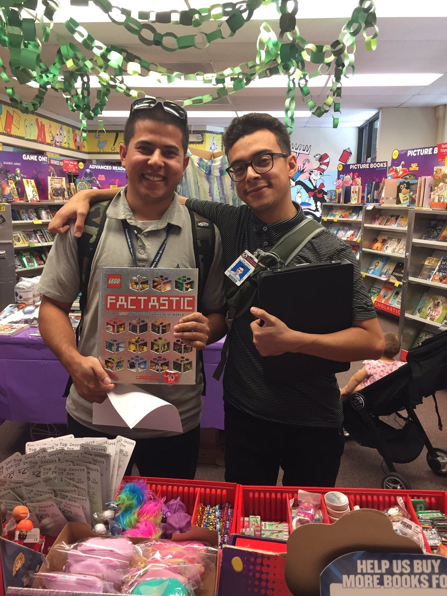 liane_whitson's tweet photo. Youโre never too old to enjoy the book fair! @HartHawks #ourtechteamrocks https://t.co/RlF2f6xudw