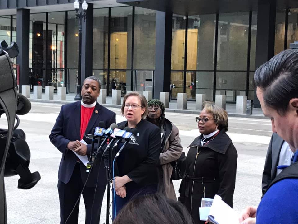 ACLUofIL's tweet photo. Along with our clients and community partners - including @CRSchicago, @CommsUnited, @ONENorthside, @equip4equality, and Next Steps - we were at the Dirksen Federal Courthouse today to provide public comment during the CPD Consent Decree Fairness Hearings. #CPDReformNow https://t.co/cRG2h5g6C1