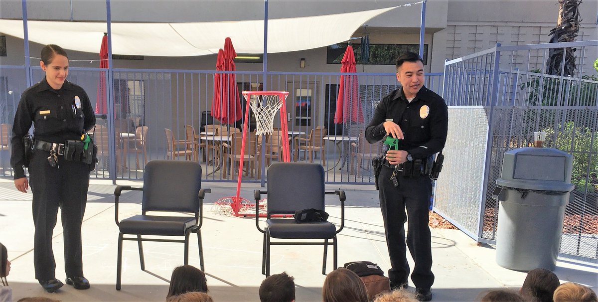 ONEgenCares's tweet photo. Officer Cruz &amp; Officer Cardenas from @LAPDwestvalley recently visited ONEgeneration to give a special Police Presentation to our @ONEgenCares Leopards &amp; Dragons preschool class on public safety. Thank you to the Officers for this special visit.  #preschoolers, #learningsafety https://t.co/13AvzpFdkE