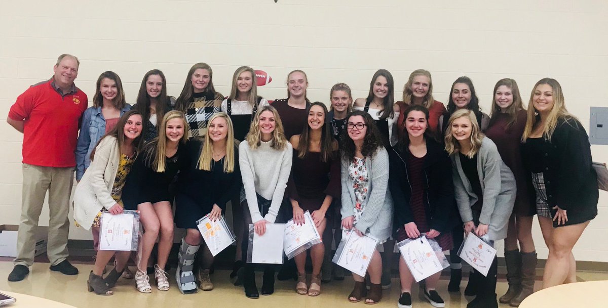 bataviagrlstnns's tweet photo. Lots to celebrate at our awards banquet last night. Thank you Seniors!  We wish you all the best. https://t.co/DzSj5xra6h