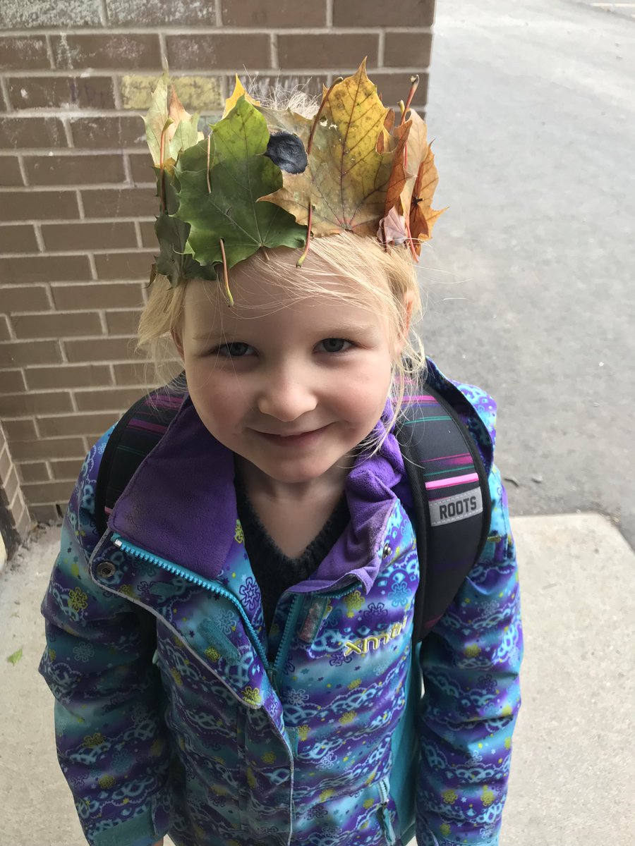 MissWaltner's tweet photo. Created leaf crowns today with my enthusiastic kinders for #TakeMeOutsideDay @alcdsb_sttm what a beautiful day for outdoor learning. #sttmstewardship https://t.co/qAG09pEoLC