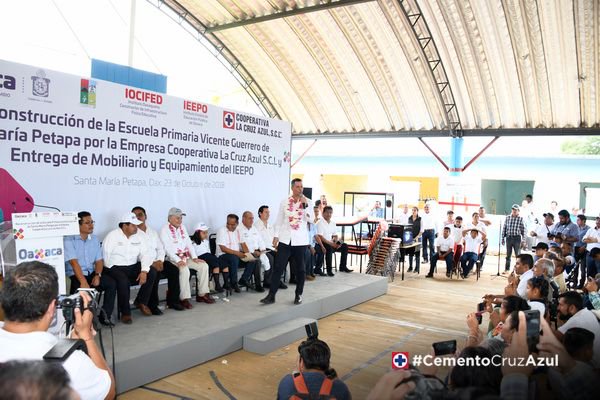 lacruzazul's tweet photo. Se ponen en marcha las obras de reconstrucción de la Escuela Primaria “Vicente Guerrero” en Santa María Petapa, Oaxaca. #CementoCruzAzul

Nota completa aquí --> https://t.co/IKU4Lc0B4D https://t.co/xYrkFbxu5f