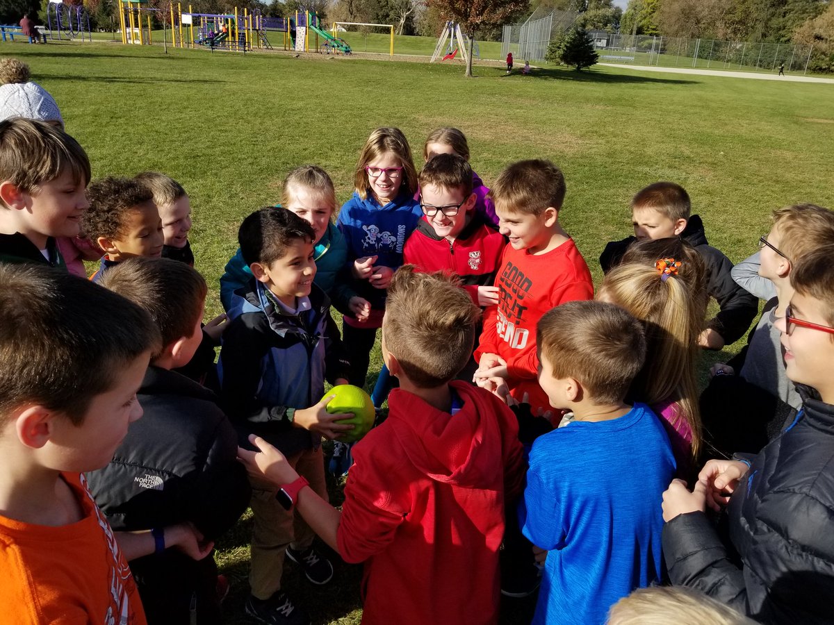 mrschilicki's tweet photo. All smiles. Learning some alternative games for recess that will lead to better relationships with our peers and less arguments! @agsschool101 #alag https://t.co/pIaQ5tV6Sx