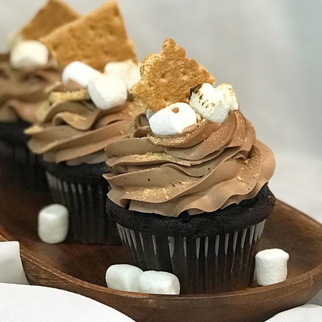 LarrysHouse's tweet photo. One more week and there will be no s’more left 😢 •
•
•
•
•
•
#icing #buttercream #larryshouseofcakes #cake #cookies #brownies #cakedecorating #bakery #baking #specialtycakes #tiercakes
#carbondale #cupcakes #marion #larrys #lhoc #cakesofinstagra… https://t.co/YcKbw7vl8B https://t.co/EAQhikMjrE