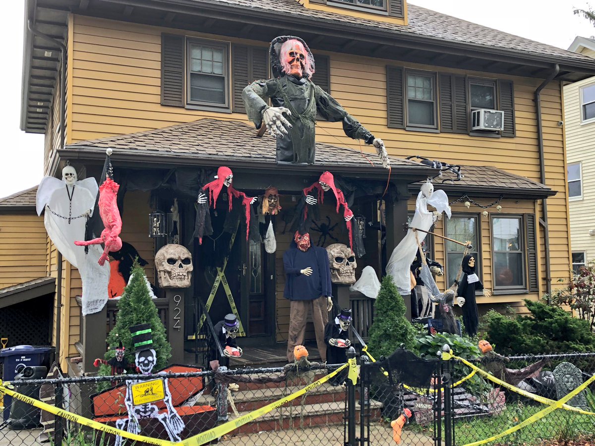 PhilipCarver's tweet photo. Ok #Dorchester I spotted this house on my travels today. Where in Dot is it? #Halloween ๐ ๐ป #maindrag https://t.co/xEuTjuuOtG