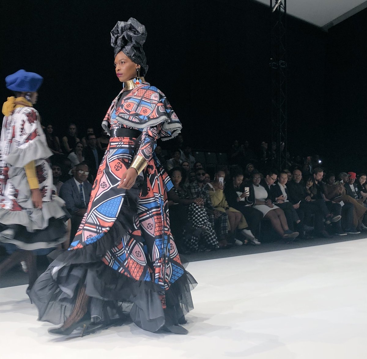 Lloydi_Boy's tweet photo. Mantsho by @PalesaMokubung for #BRICSDesignerCollection2018 at @safashionweek ✨

#SAFW21
#AW19 https://t.co/dwsJ8ZE746