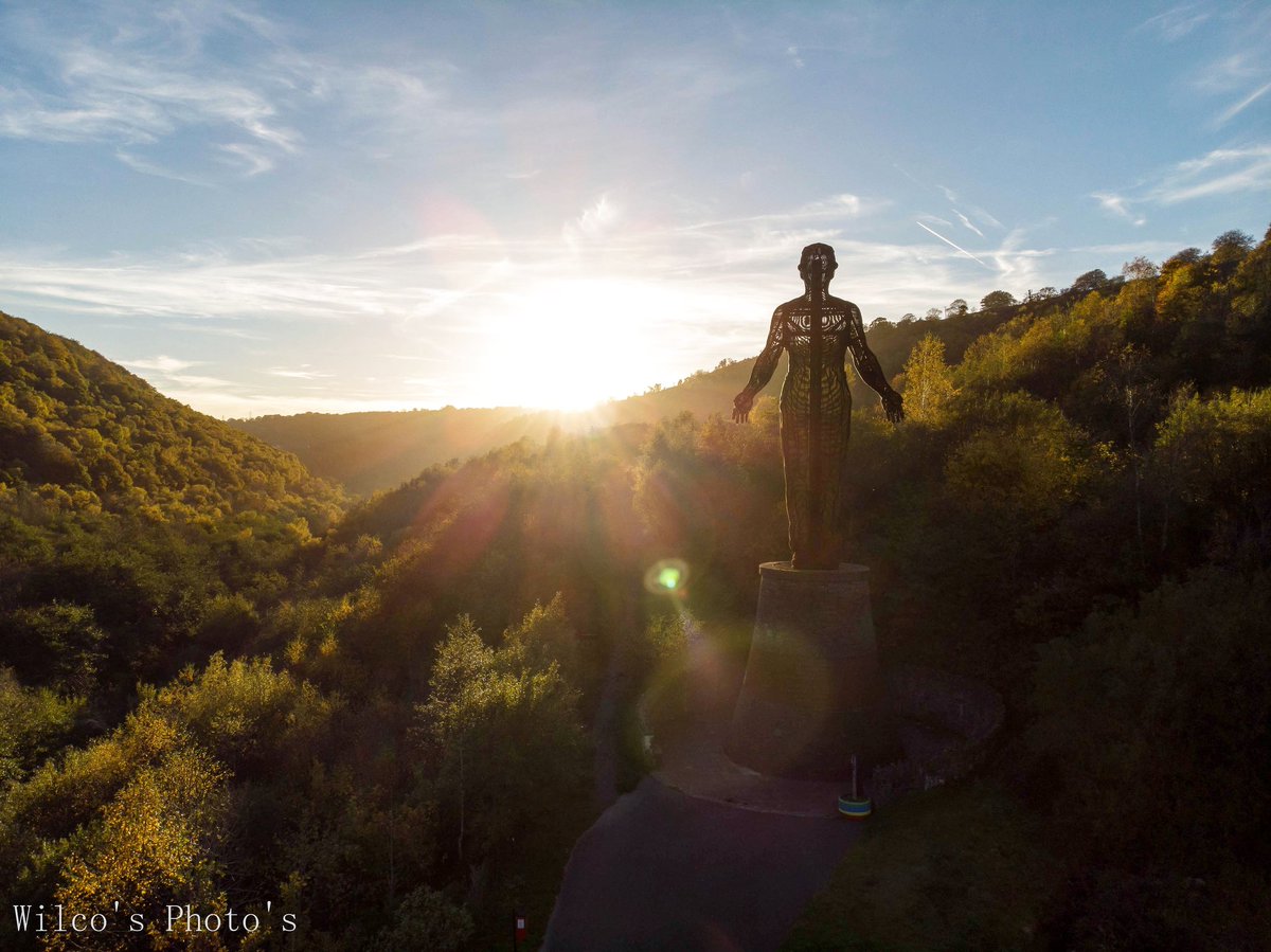 Little flight yesterday! Nice and local.
#dji #mavicair #mavic #wales #drone #uk #visitwales #mountains #dronestagram #dronephotography #djidrone #aerialphotography #thewalescollective #visitsouthwales #igerscymru #droneoftheday #Gwent
#sixbells #abertillery #sixbellsguardian