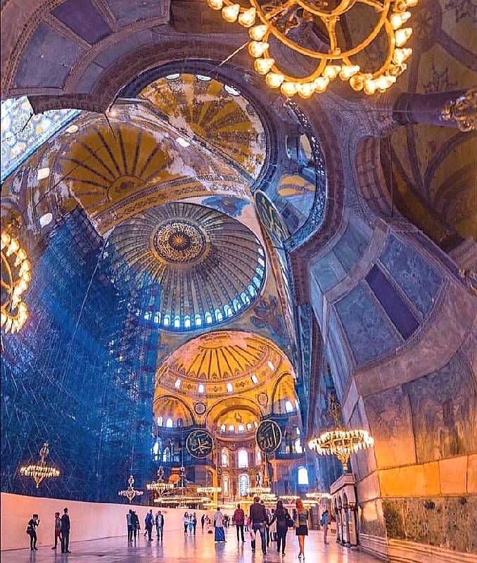 トルコ　アヤソフィアの素晴らしいインテリア

The Amazing interior of Hagia Sofia, Turkey. Photo by wayrtoo