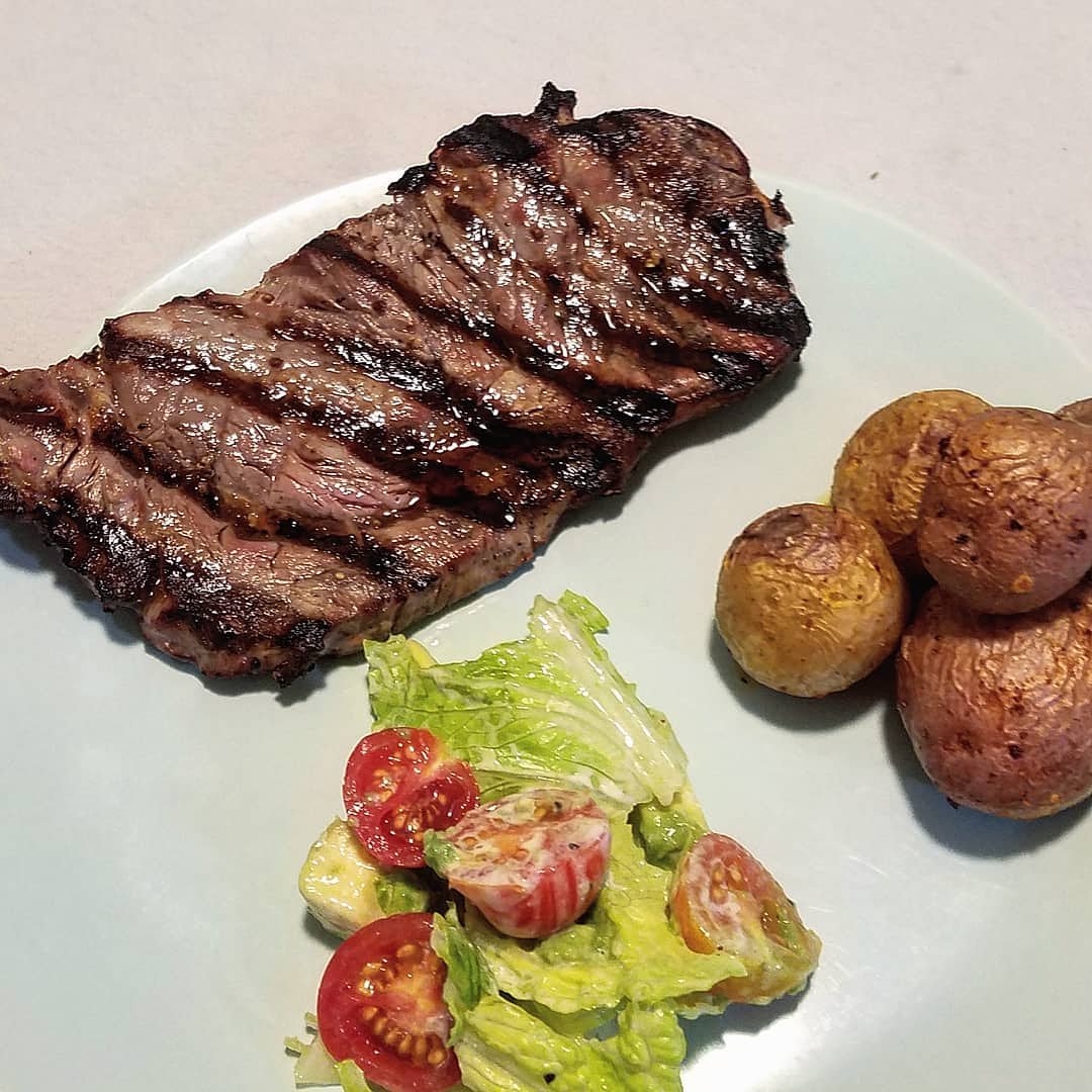 flavoroussoul's tweet photo. There's no better dinner... #food #beef #bbq #steak #salad #ribeye #mediumrare #whole30 #healthyfood #juicy #istachef #chefsofinstagram #freshfood #colorful #taste #foodie #foodblogger #instafood #foodstagram #foodgasm #delicious #igfood #yummy #instaeats #lovefood #flavor https://t.co/Li7pJneHTE