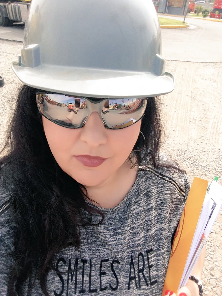 Hoy modo segurito😎 esperando embarques de máquinas. Se viene intenso jueves periodístico am en hotel y pm en expo en La Reina✌👏🏻🙉