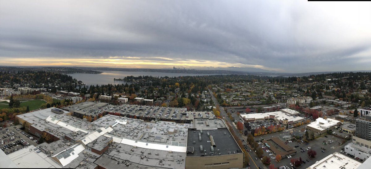 KieraE_TX's tweet image. The view from the top - of the Microsoft building in Bellevue!!!  And an awesome #hackSTEM project!!