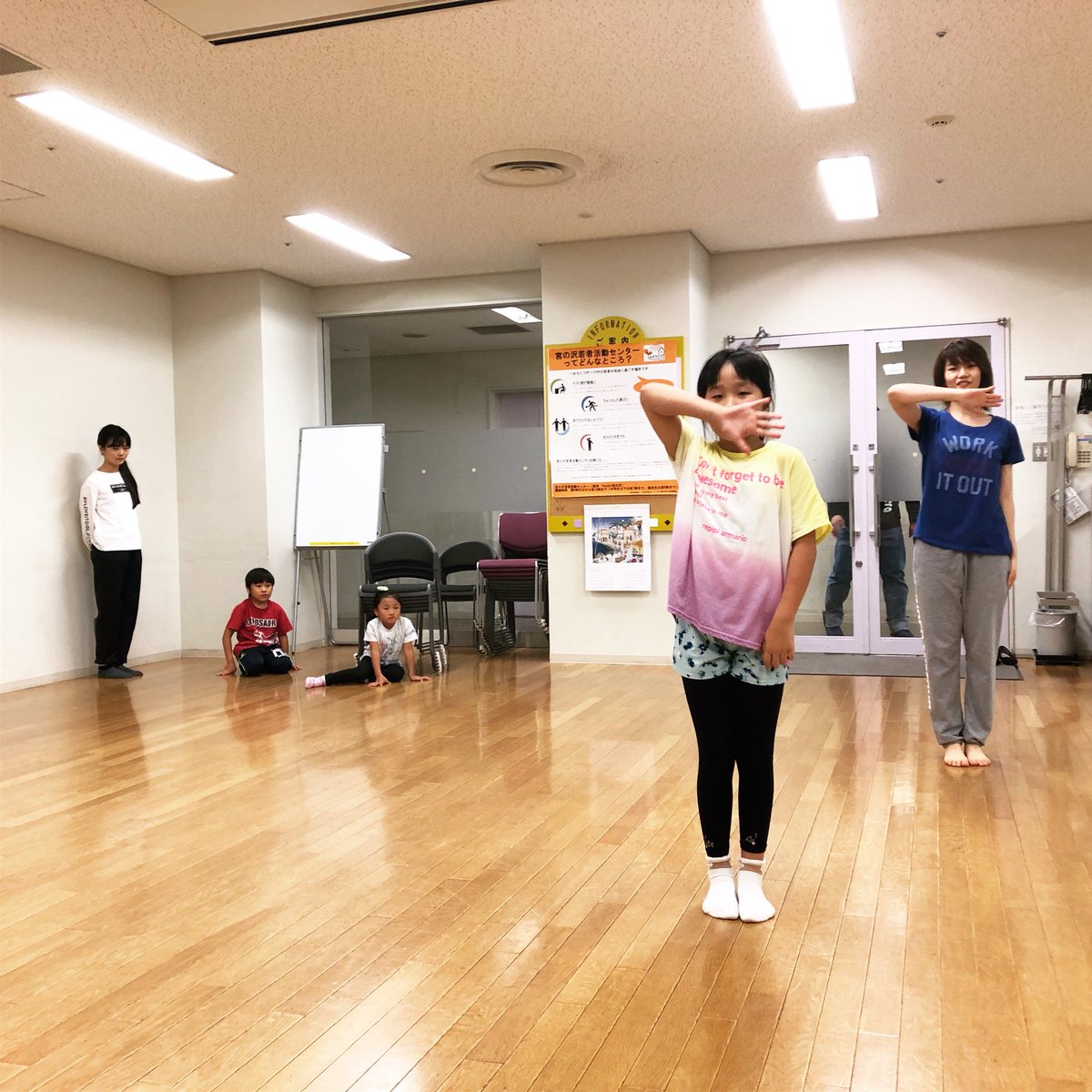 MoB_stage's tweet photo. 【ゆったり癒し系の曲♫】
Kちゃん、エリナ先生の振付が
似合ってる💕
発表会が楽しみです(*^^*)
#モブスタジオ #発表会 #振付 #ダンス #リリカルジャズ #舞台 #クラス #レッスン #札幌 #mobstudio #student #showcase #choreograph #dance #lyricaljazz #stage #class #lesson #sapporo #mobstage https://t.co/vmaFgun2EU