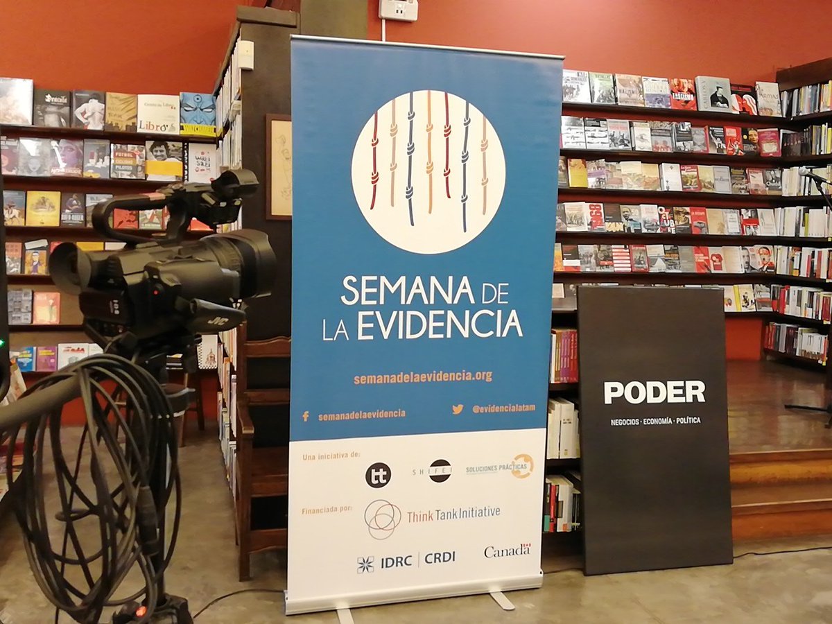 CIUPacifico's tweet photo. En unos minutos, se dará inicio a la ceremonia de premiación del #PremioPoder en el marco de la #SemanadelaEvidencia2018. @onthinktanks https://t.co/xr6E6oTdyo