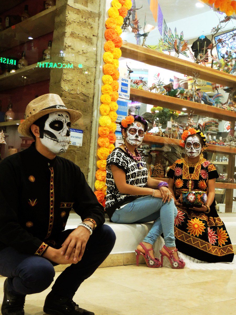 Chacon_CF's tweet photo. Nos vemos el sábado 27 de octubre en #Pentandra Acervo artesanal de Plaza #SantoDomingo con una pequeña muestra de los trajes típicos de #Oaxaca @TurismoCdOax @SECTUR_GobOax @FSCaroline1 @JuanCRiveraC https://t.co/6DBns0DTjr