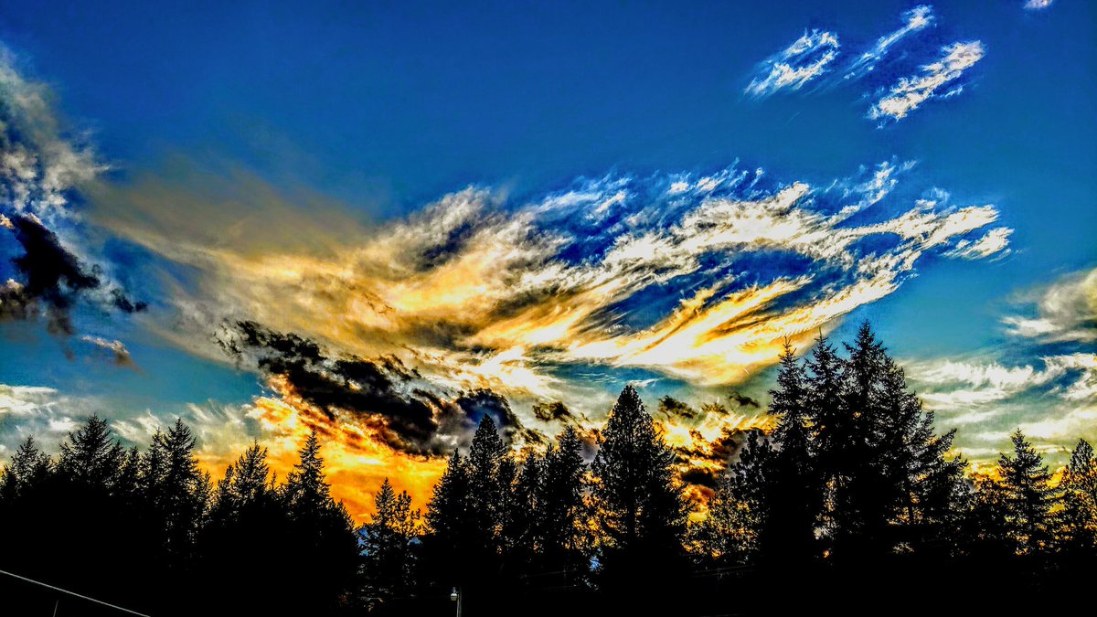 JMBPhotoPNW's tweet photo. Evening Y'all...Prt 2✌✌... #PNW #pnwonderland #Mountainlife #sunset #clouds #HTC #htcusa #shotonhtc #HTCU12Plus @htc @HTCUSA https://t.co/GPM9oGf6pl