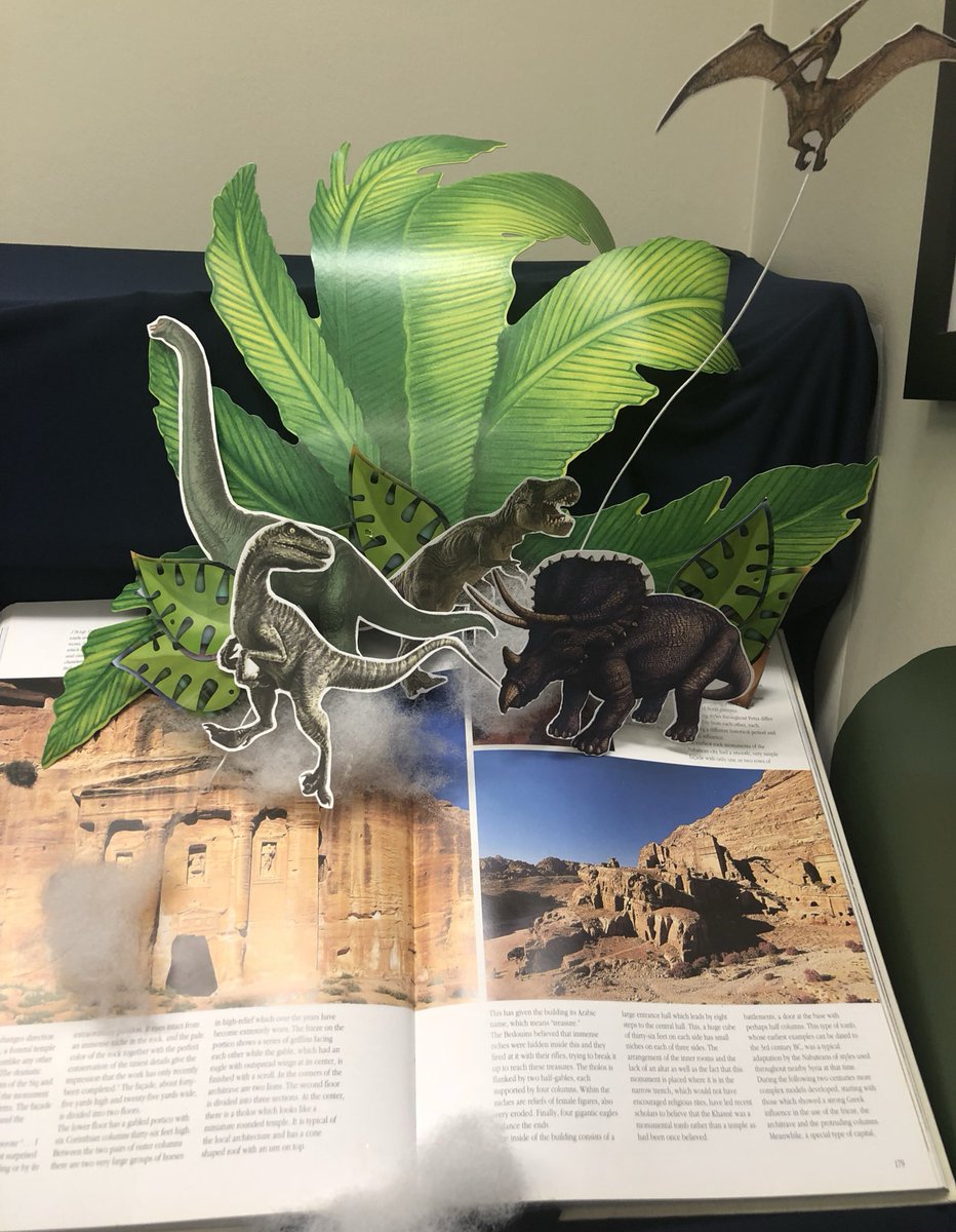 Books and Pizza are ready at Franklin Book Fair from 6-8 pm tonight!