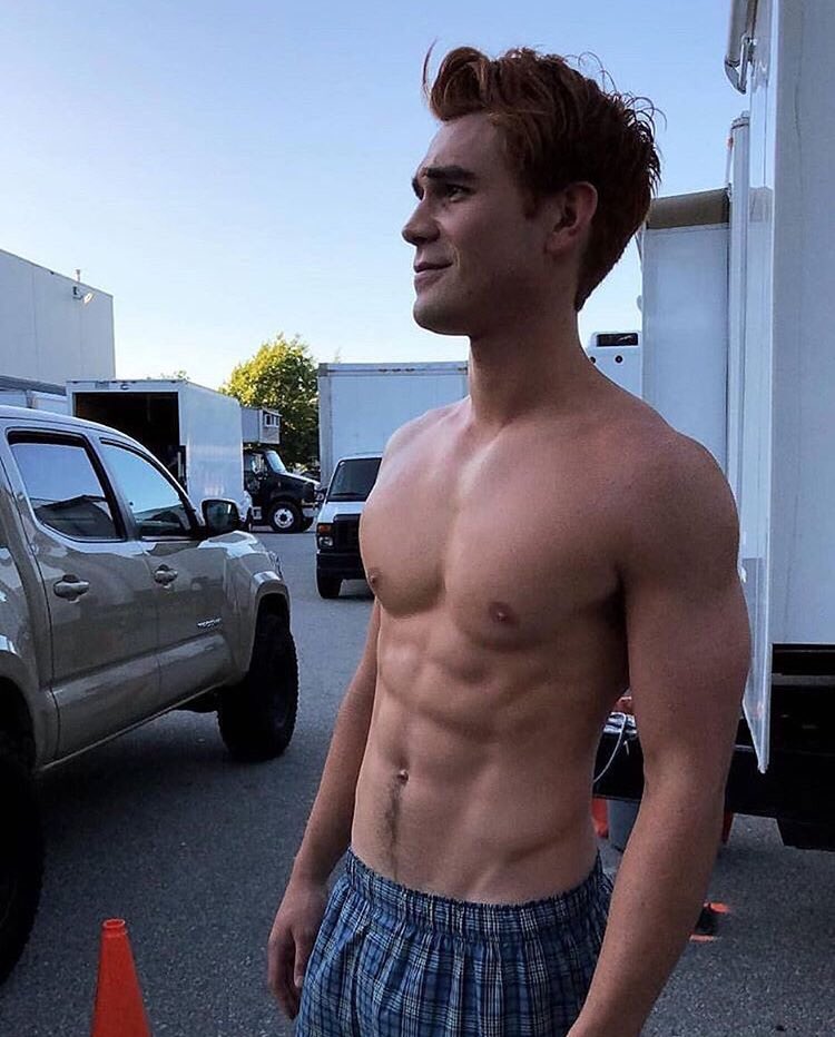 ghostofhoe's tweet photo. he https://t.co/Sw2iwIycjS