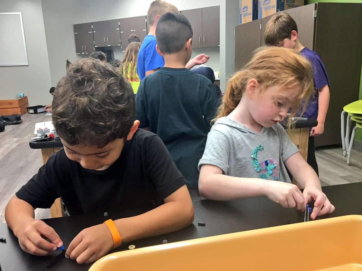 mrsakopp's tweet image. Future Robotics stars! 🐻🤖
@kglover_prek @mrsgarzaonfire @HumbleISD_GE #grizzlyrobots #wearegroves #iamhumble #humbleisdjoy