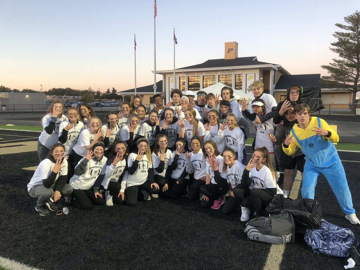 PburgPride's tweet image. special shoutout to our three-time champion 2019 Seniors!! Congrats to the Juniors for playing their hearts out in the final &amp;amp; the freshmen for playing an awesome game! Special shoutout to the sophomores for taking the seniors to the absolute edge! #Powderpuff #MaulMaumee