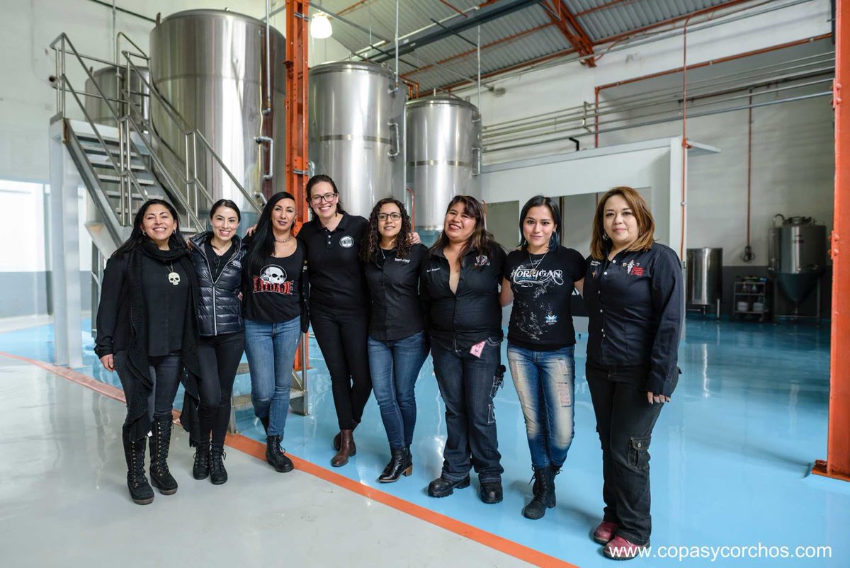 Las mujeres cada vez juegan un papel de mayor importancia en la producción de la cerveza. Algunas ingenieras en alimentos o de otra formación están proponiendo cervezas ganadoras de concursos: copasycorchos.com/2018/03/las-mu…
