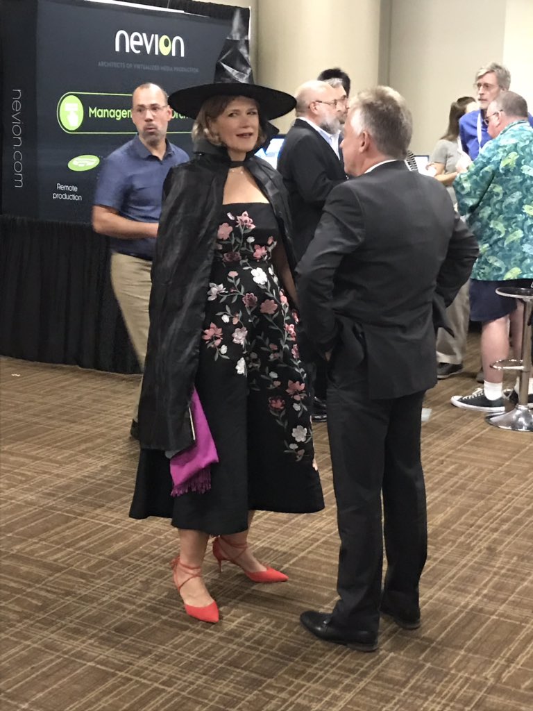 All this technology frighten you?
Become bewitched with Smpte exec director Barbara Lange hexing incoming EVP Hans Hoffmann #smpte2018 .... two Germanic influences <a href="/smpteconnect/">SMPTE ®</a>
