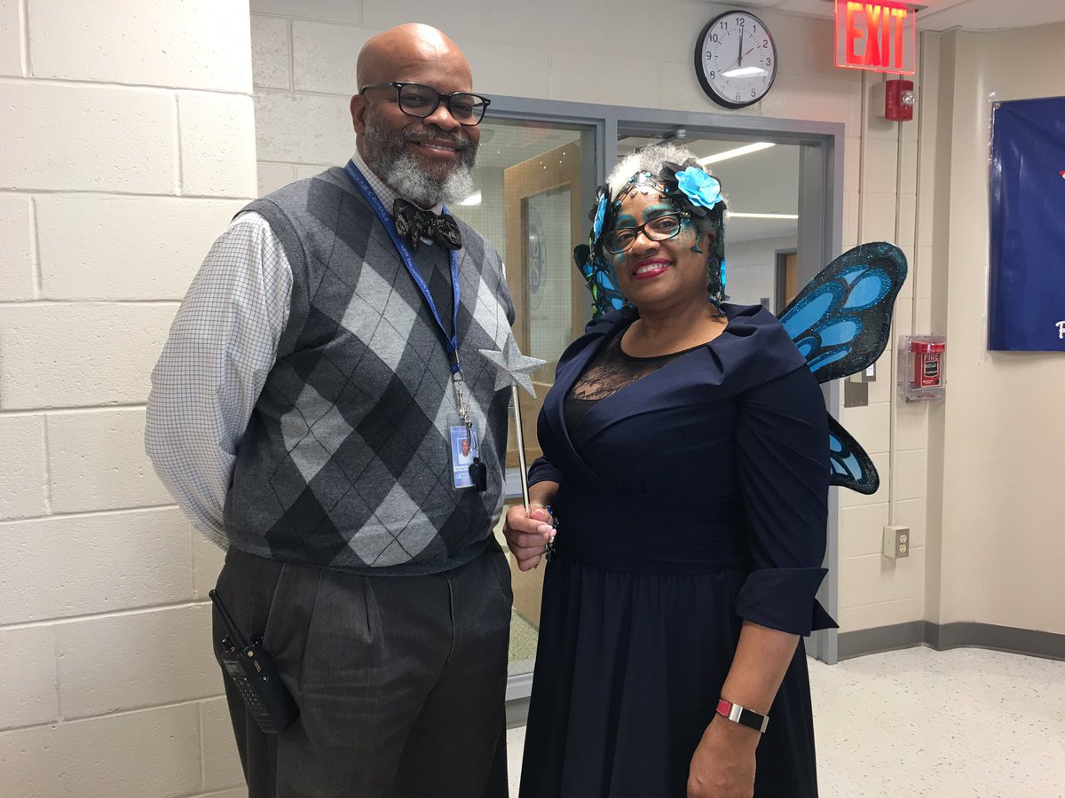 TheManPrincipal's tweet image. Exciting times @PRCS_NBPS we had a visit from the #Scholastic Book Fair(y) today! Stop by for a visit! #PRCSArts #Allin4NB