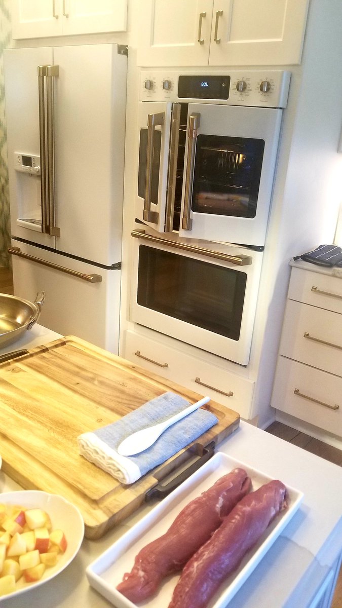 DallasSocials's tweet image. Have a farmhouse kitchen and need to complete the look?? MATTE WHITE @cafeappliances will seal the deal. @bestbuy #DistinctByDesign #ad bby.me/97h7s